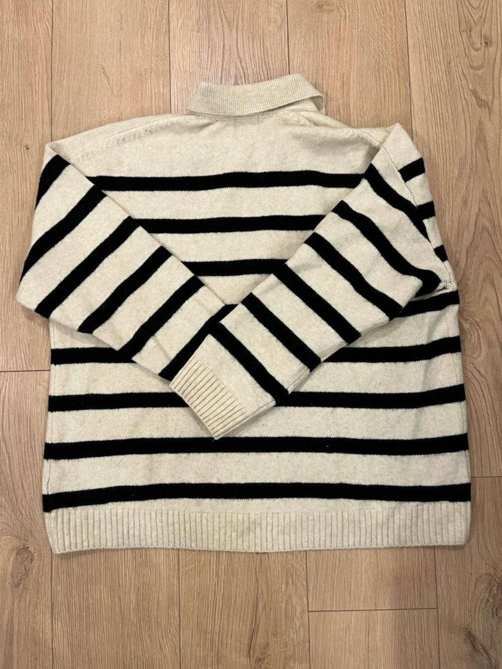 Fine-Knit Collared Sweater - Picture 2 of 4